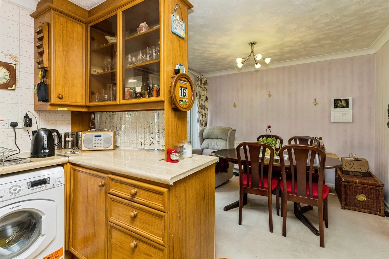 Highlands Drive, Burgess Hill, photo 6