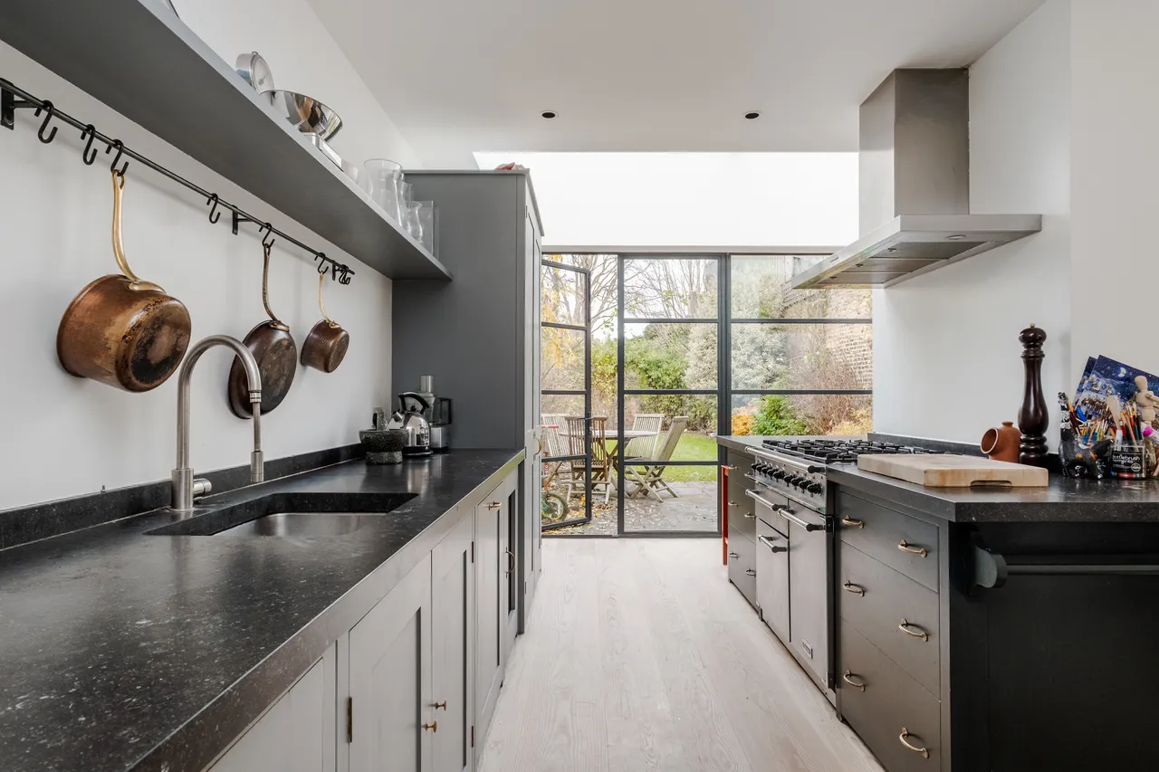 Furlong Road, London, N7, photo 3