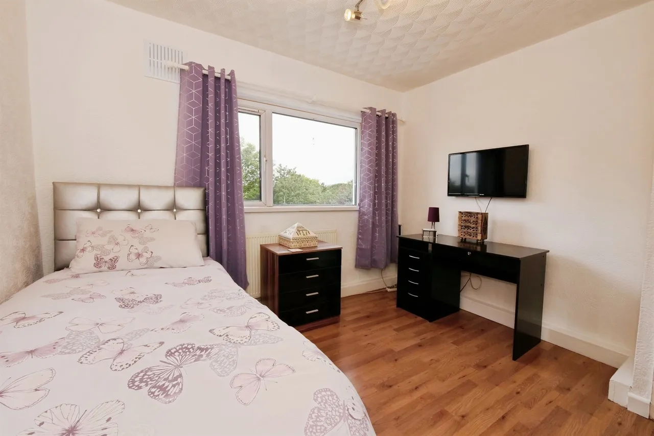 Ton Glas Bridgend, CF33, photo 32