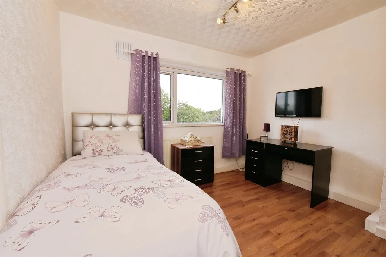 Ton Glas Bridgend, CF33, photo 33