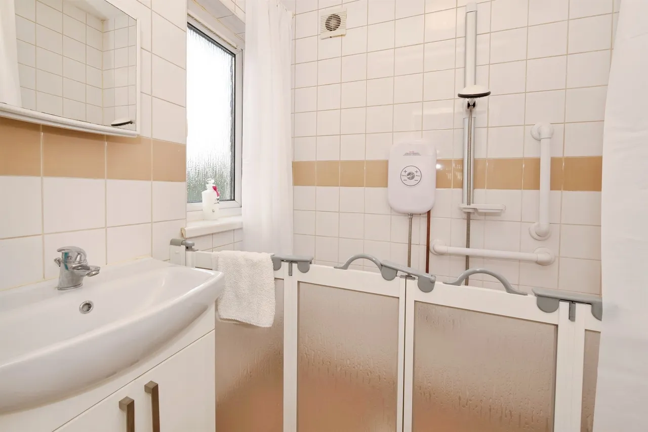 Ton Glas Bridgend, CF33, photo 34