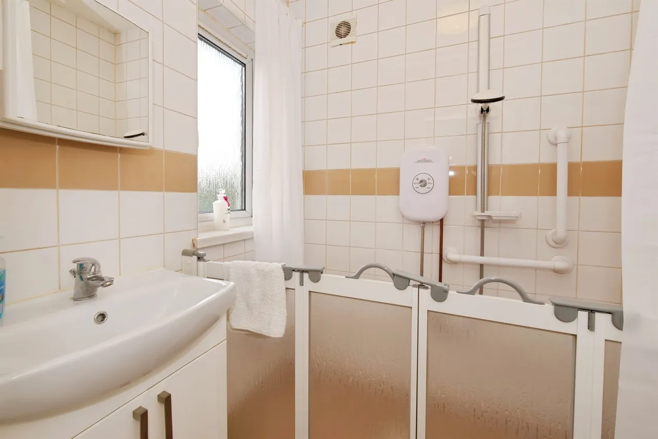 Ton Glas Bridgend, CF33, photo 35