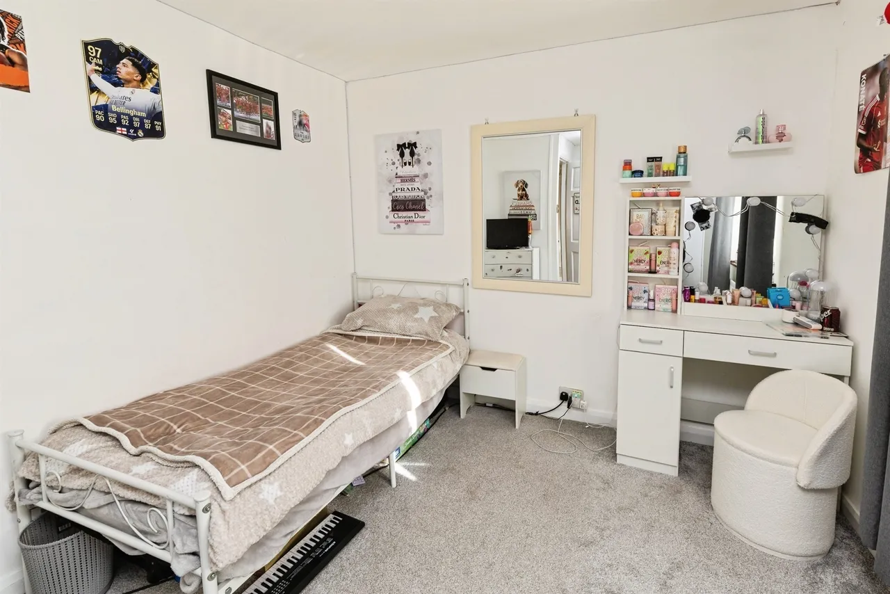 Gawsworth Road, Great Sutton, CH66, photo 12
