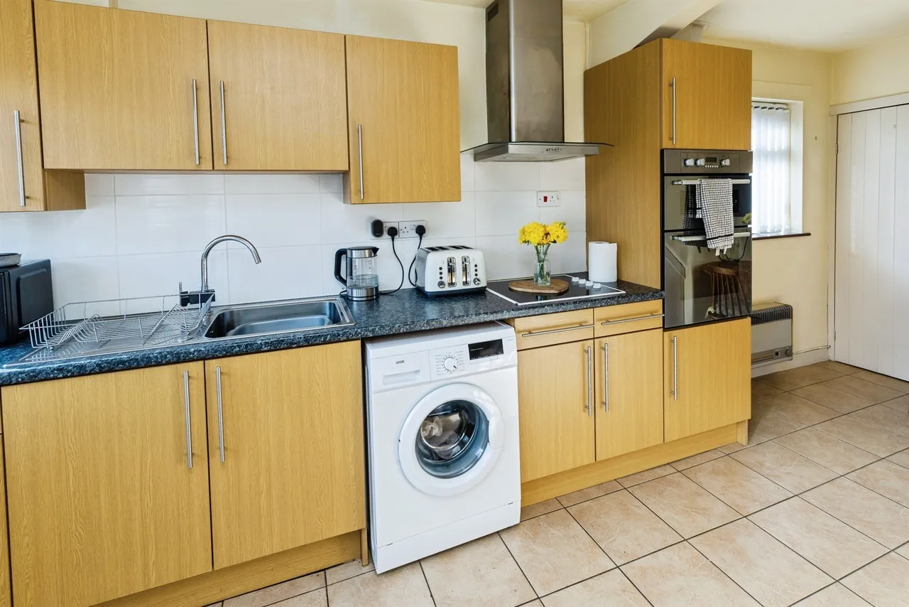Gawsworth Road, Great Sutton, CH66, photo 7