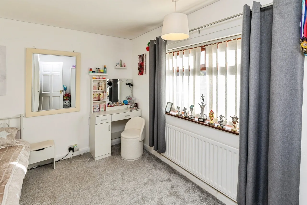 Gawsworth Road, Great Sutton, CH66, photo 11