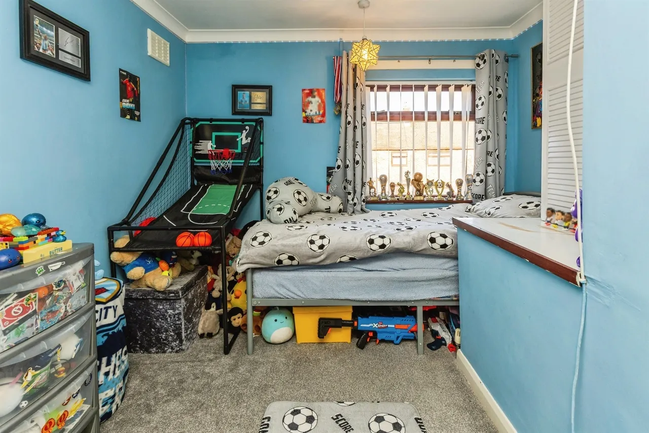 Gawsworth Road, Great Sutton, CH66, photo 13