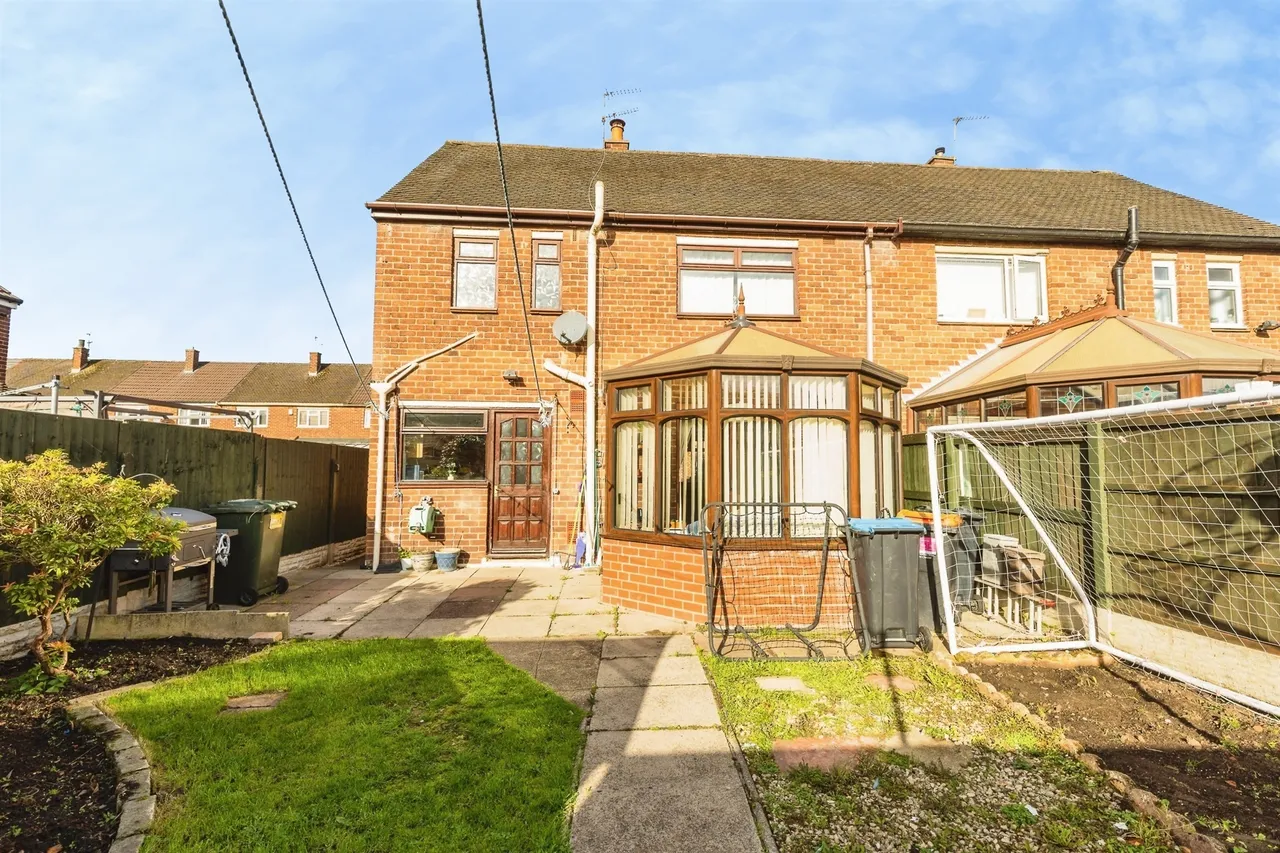 Gawsworth Road, Great Sutton, CH66, photo 16
