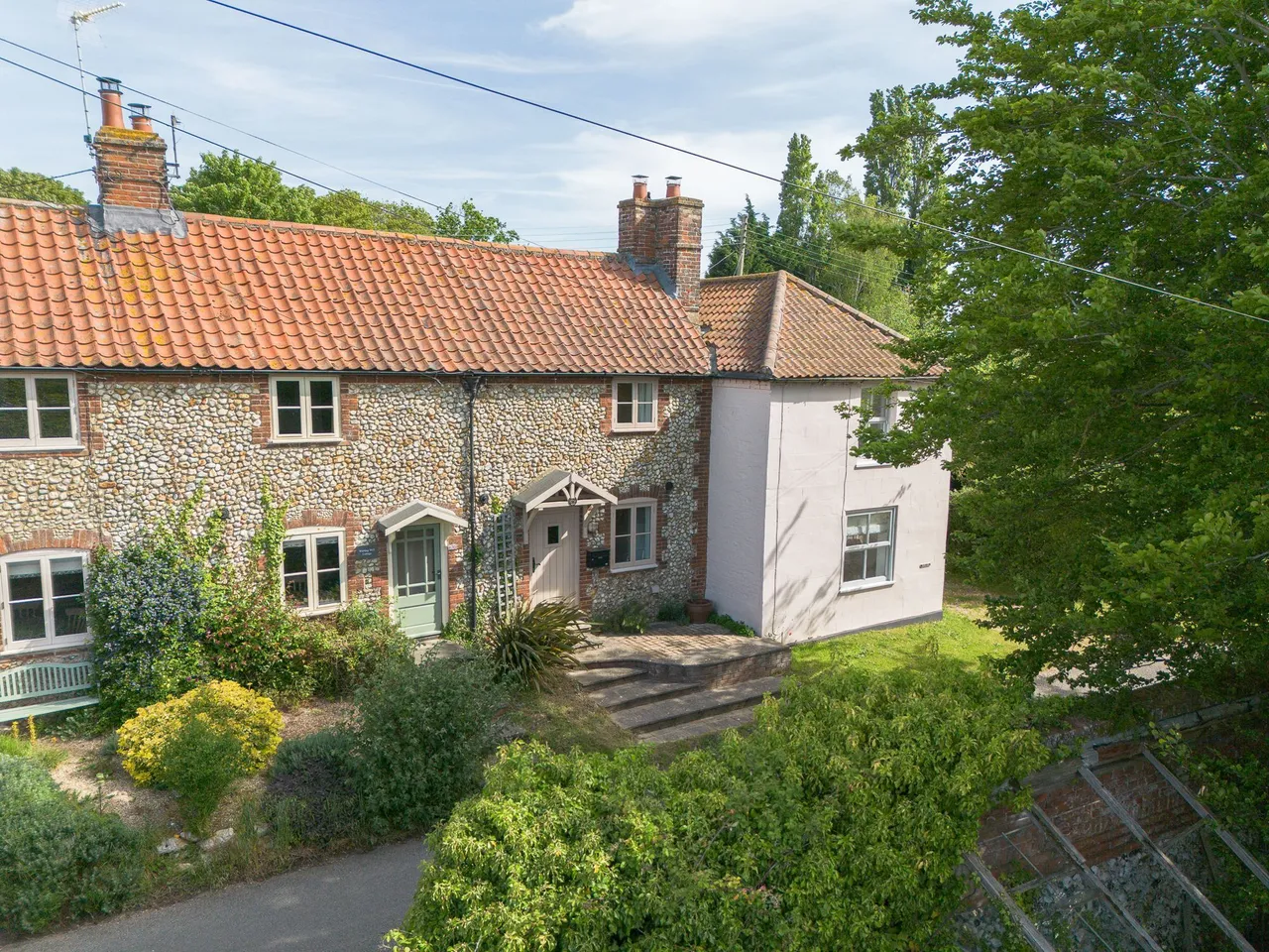 Picturesque Cottage Nestled in North, photo 6