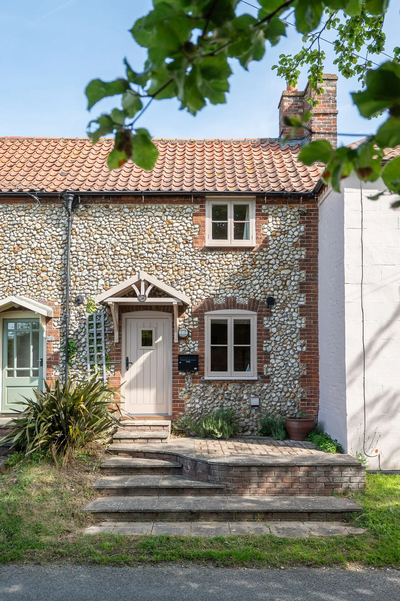 Picturesque Cottage Nestled in North, photo 10