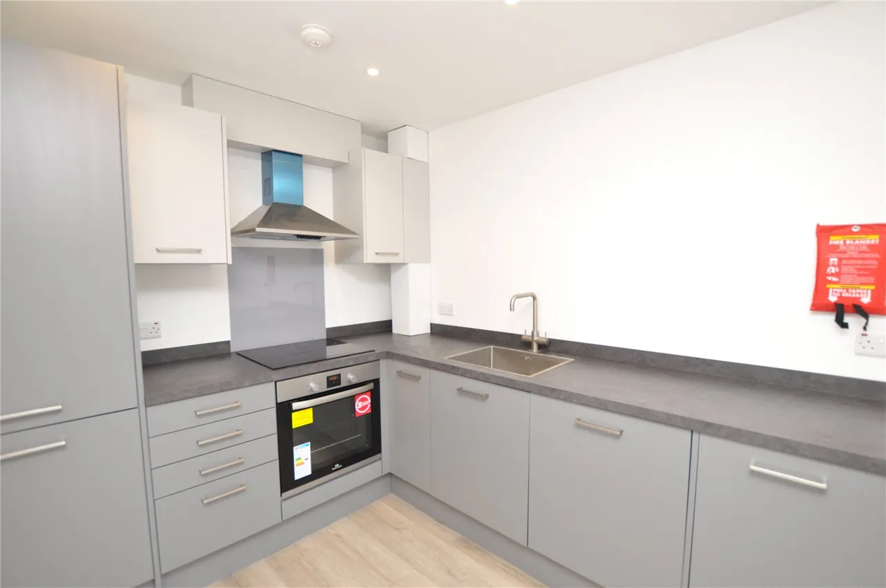 Farnborough Road, Farnborough, GU14, photo 2