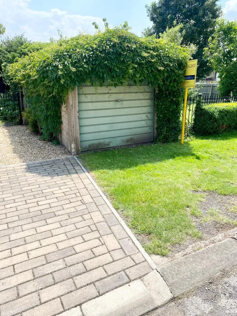 garage to rent — Adelaide Street, STAMFORD