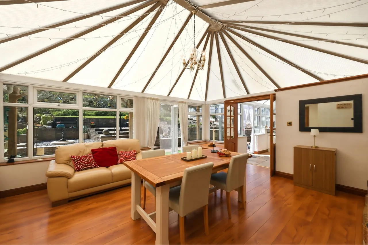17th century cottage, with an acre of grounds, half a mile down leafy Hall Lane in Bold, photo 12