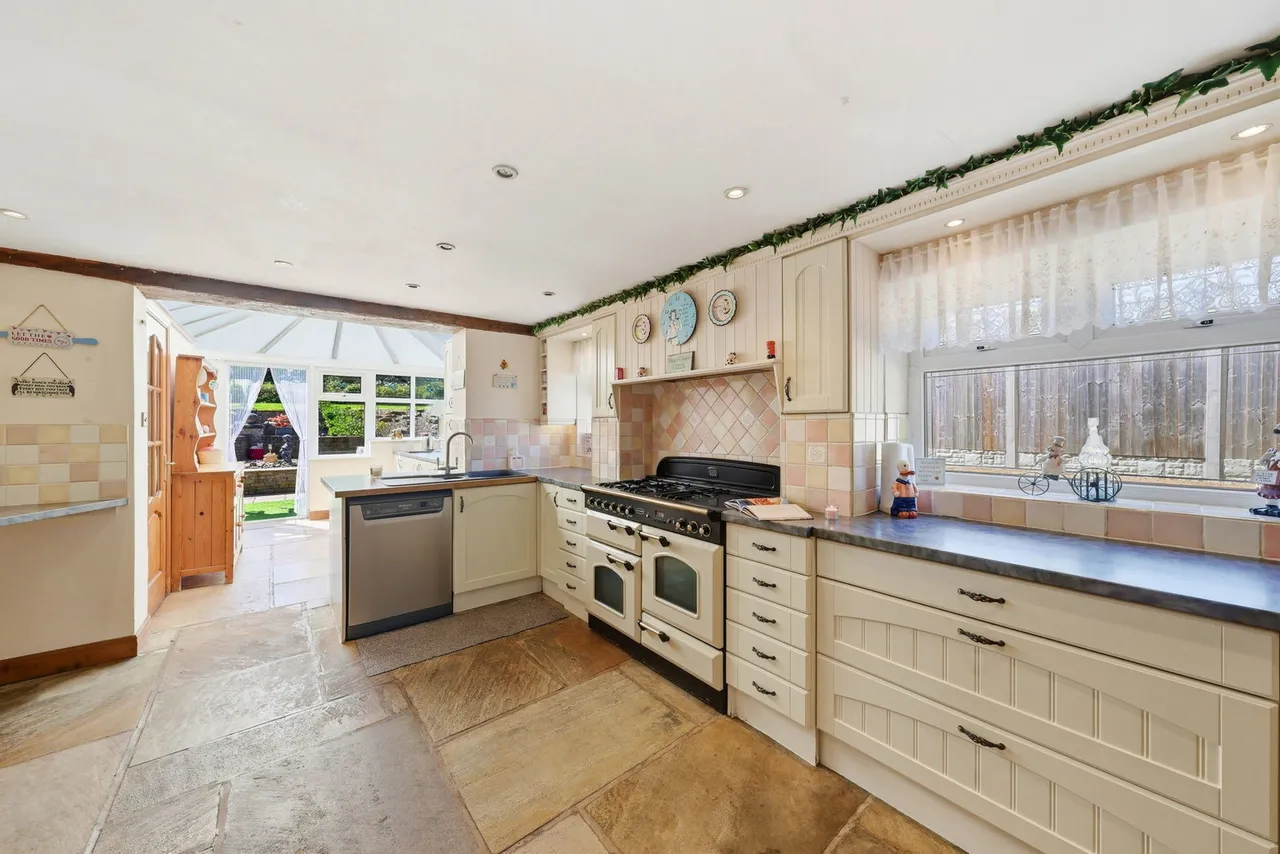 17th century cottage, with an acre of grounds, half a mile down leafy Hall Lane in Bold, photo 6