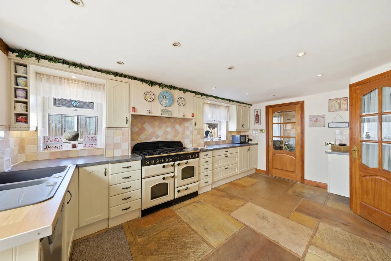 17th century cottage, with an acre of grounds, half a mile down leafy Hall Lane in Bold, photo 7