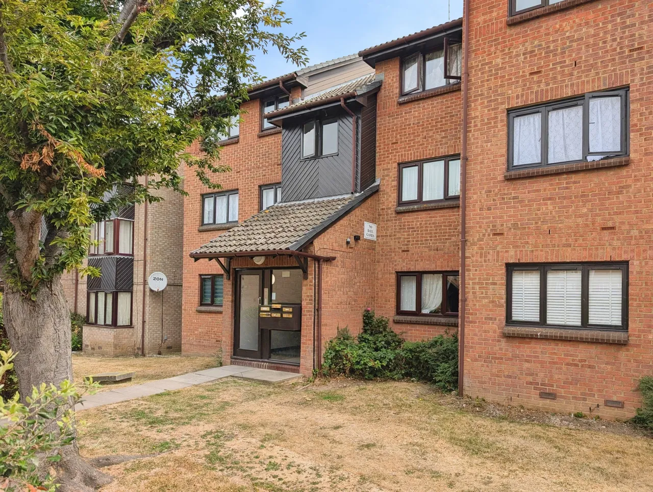 2 bed flat to rent — Pycroft Way, Edmonton, London, N9