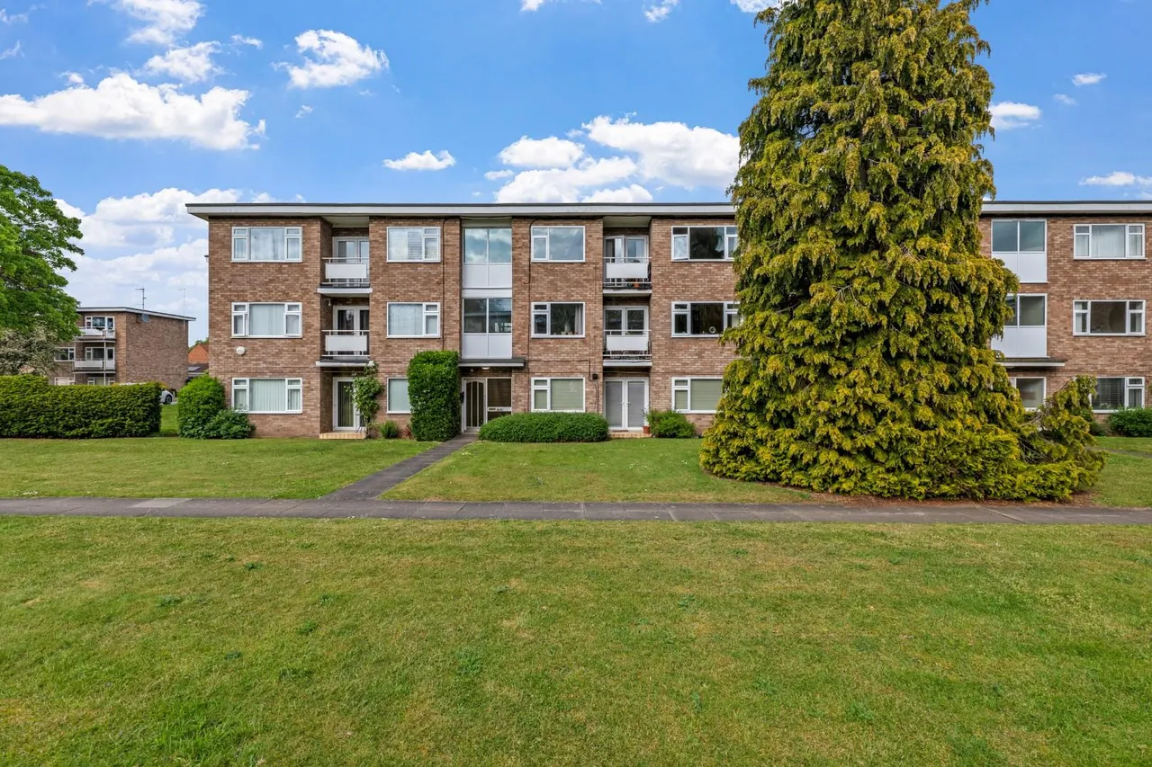2 bed flat for sale — St. Johns Court, Warwick