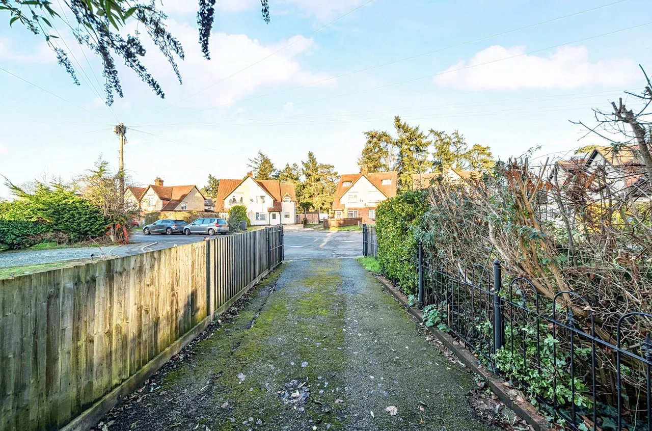 Pondfield Road, Farncombe, GU7, photo 18