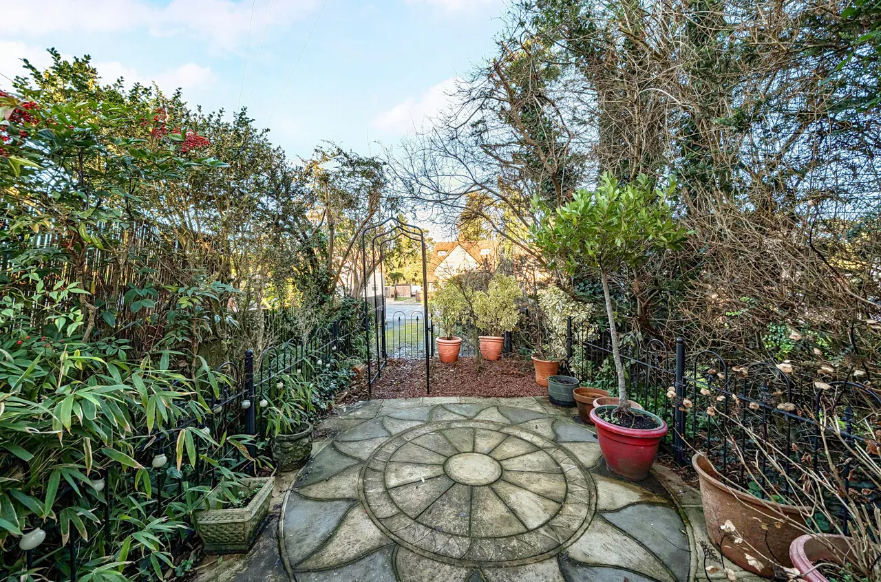 Pondfield Road, Farncombe, GU7, photo 4
