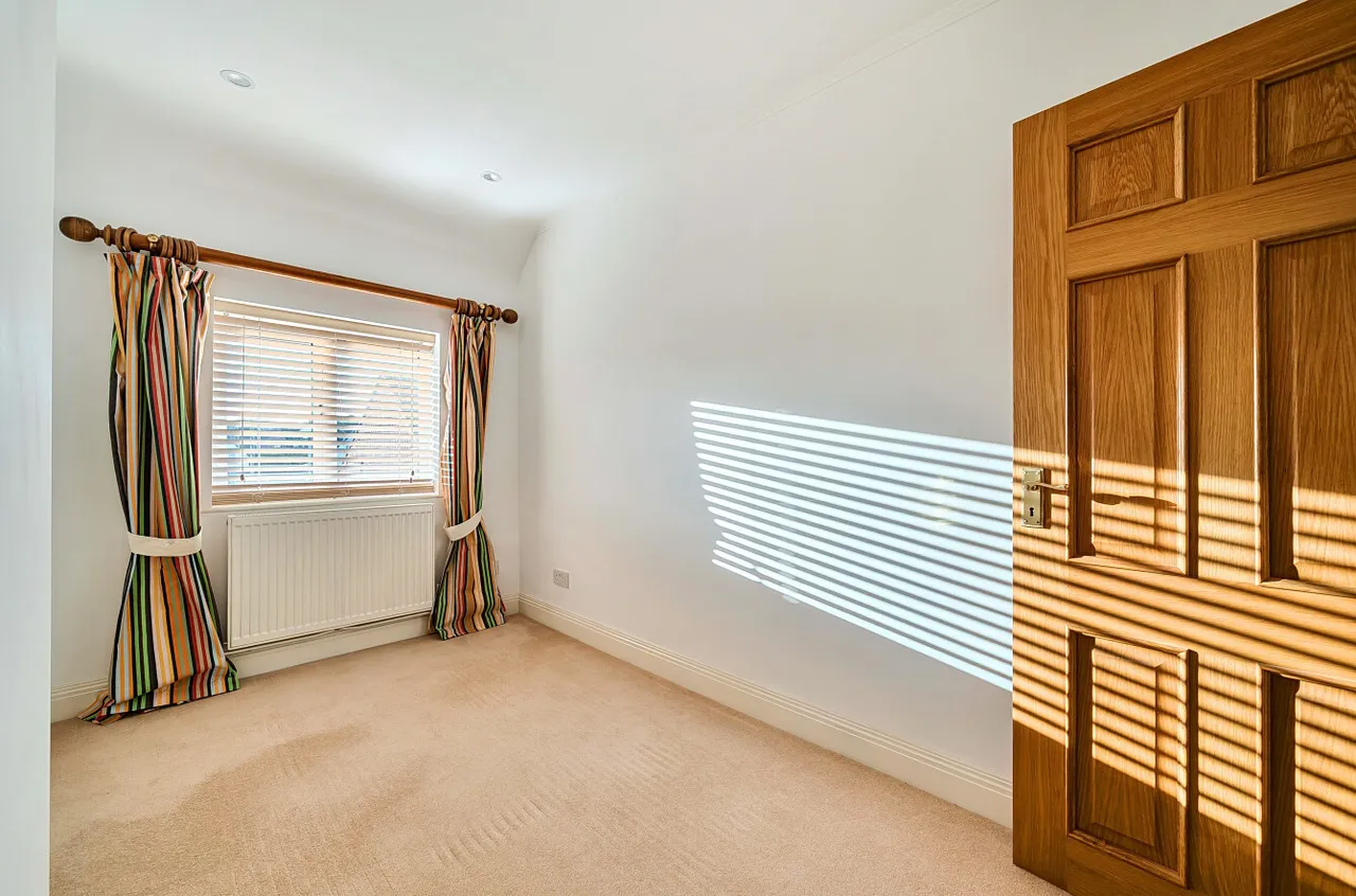 Pondfield Road, Farncombe, GU7, photo 13