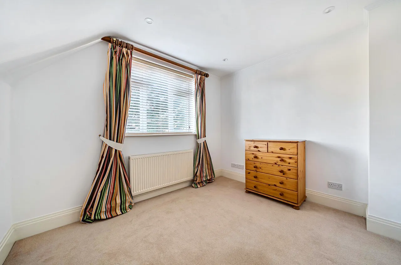Pondfield Road, Farncombe, GU7, photo 12