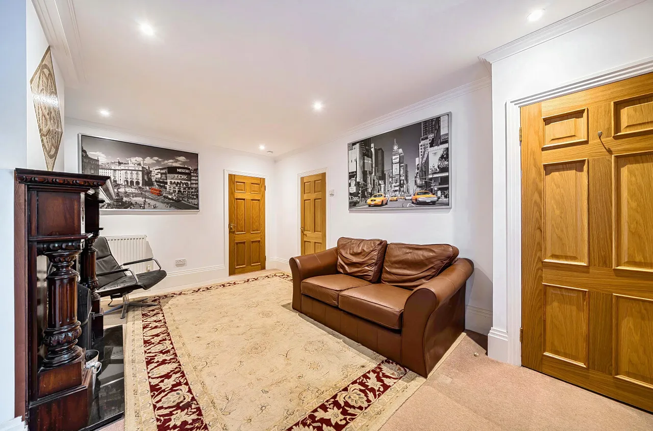 Pondfield Road, Farncombe, GU7, photo 6
