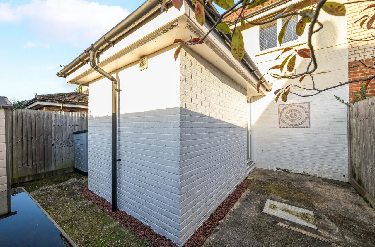 Pondfield Road, Farncombe, GU7, photo 21