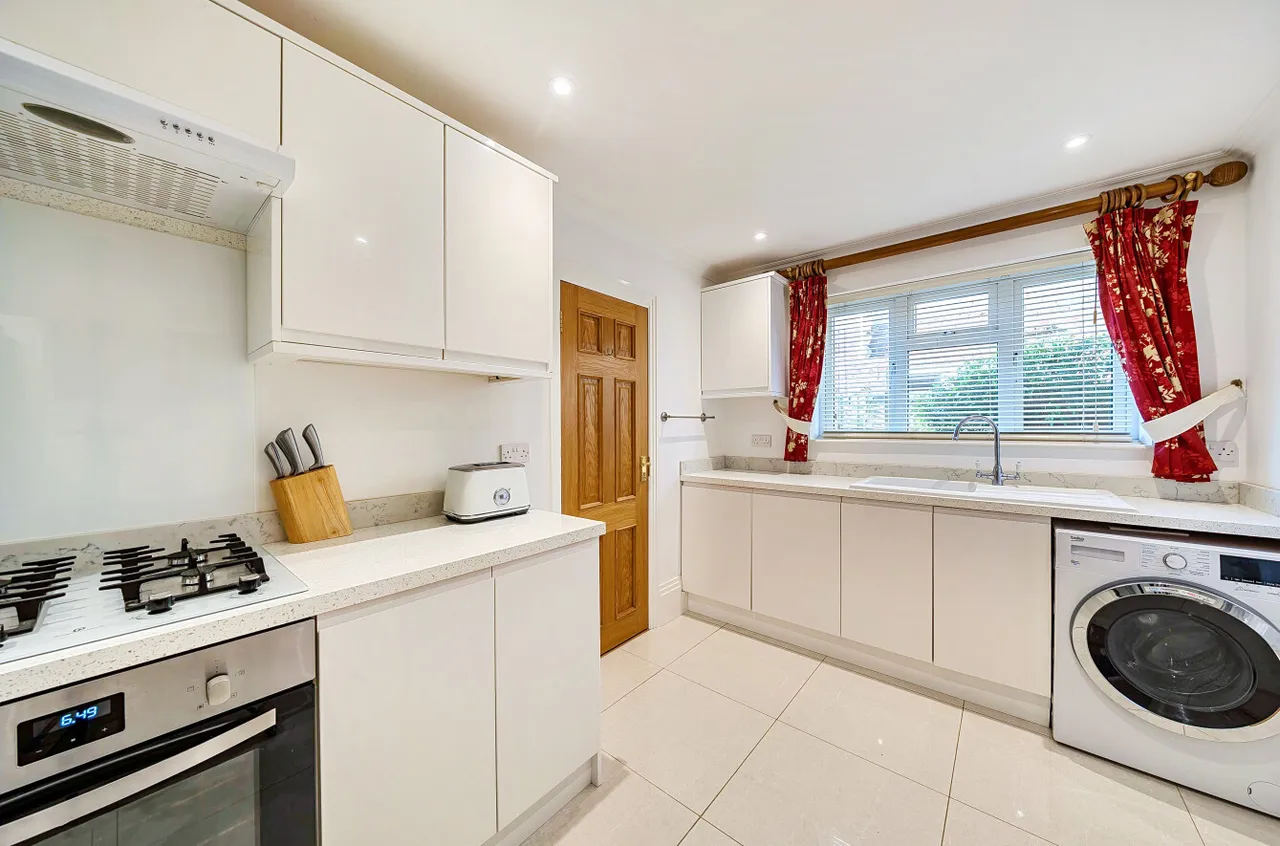 Pondfield Road, Farncombe, GU7, photo 8