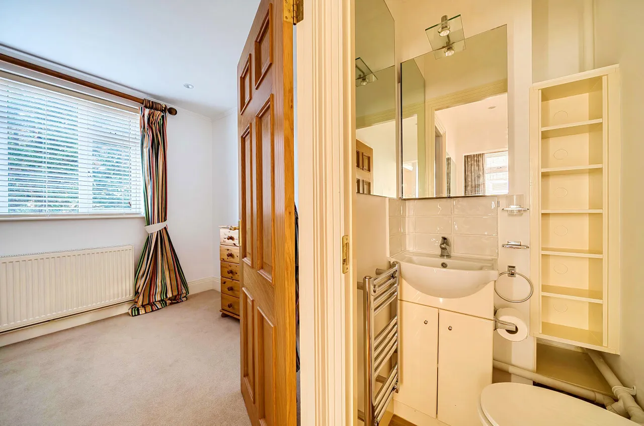 Pondfield Road, Farncombe, GU7, photo 15