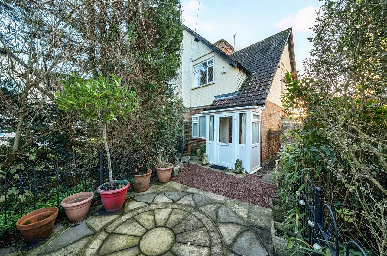 3 bed house for sale, Pondfield Road, Farncombe, GU7