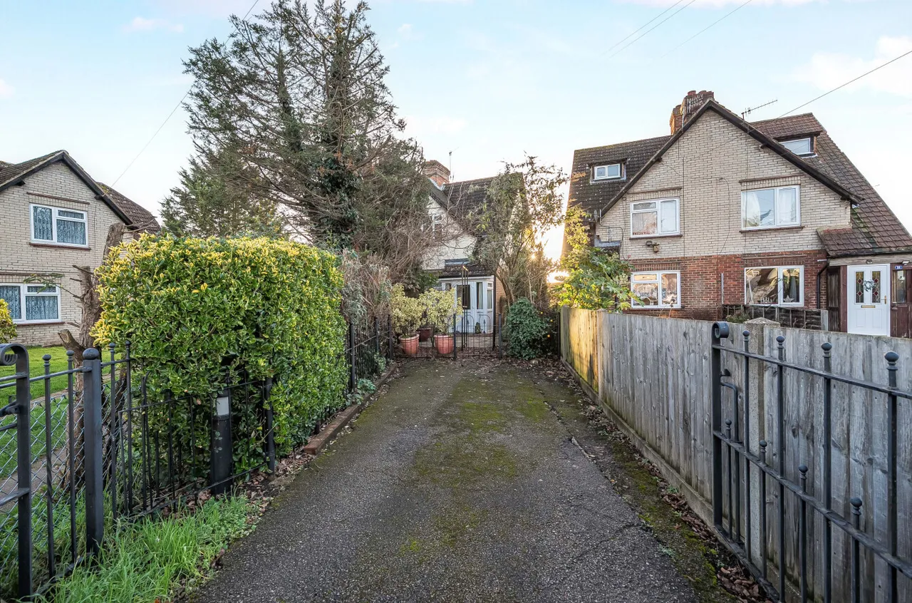 Pondfield Road, Farncombe, GU7, photo 19