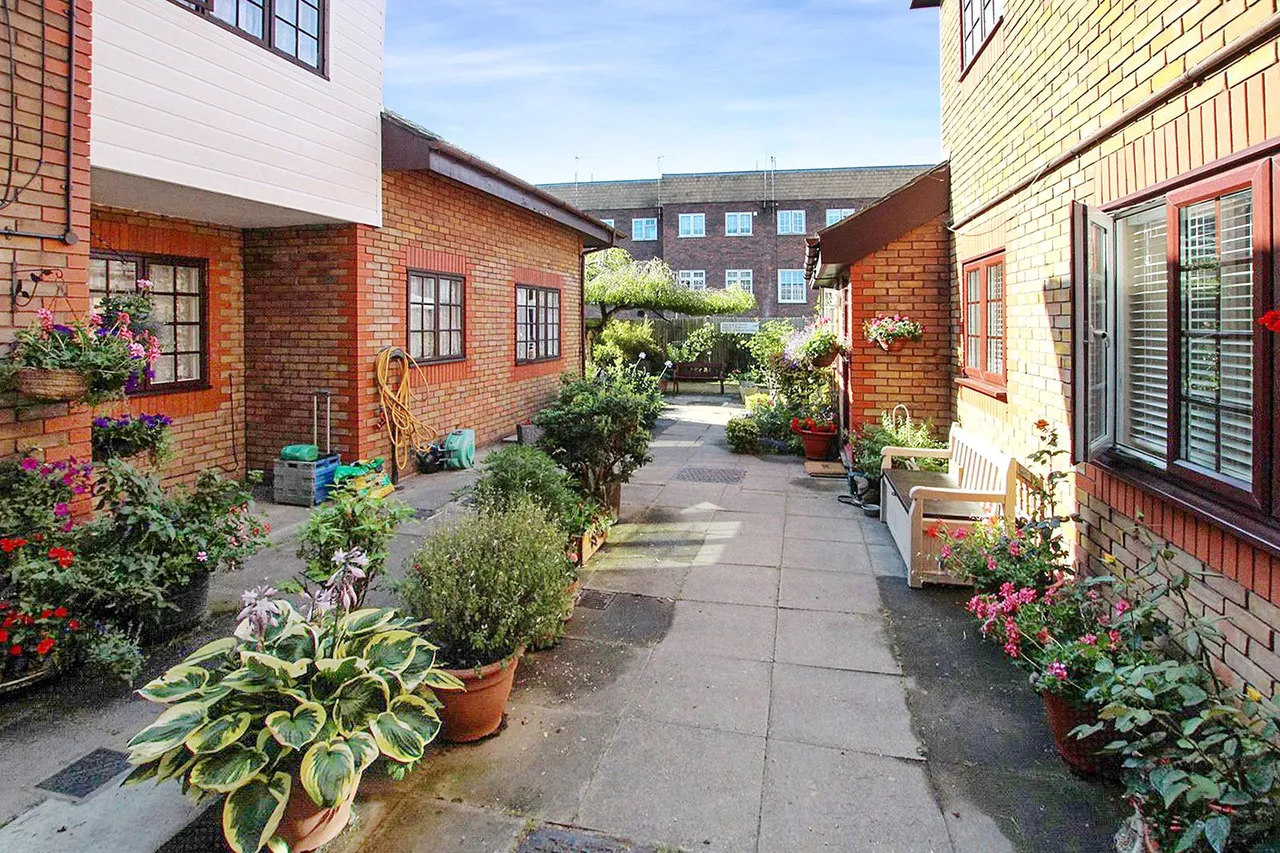 Footscray Road, London, SE9, photo 15