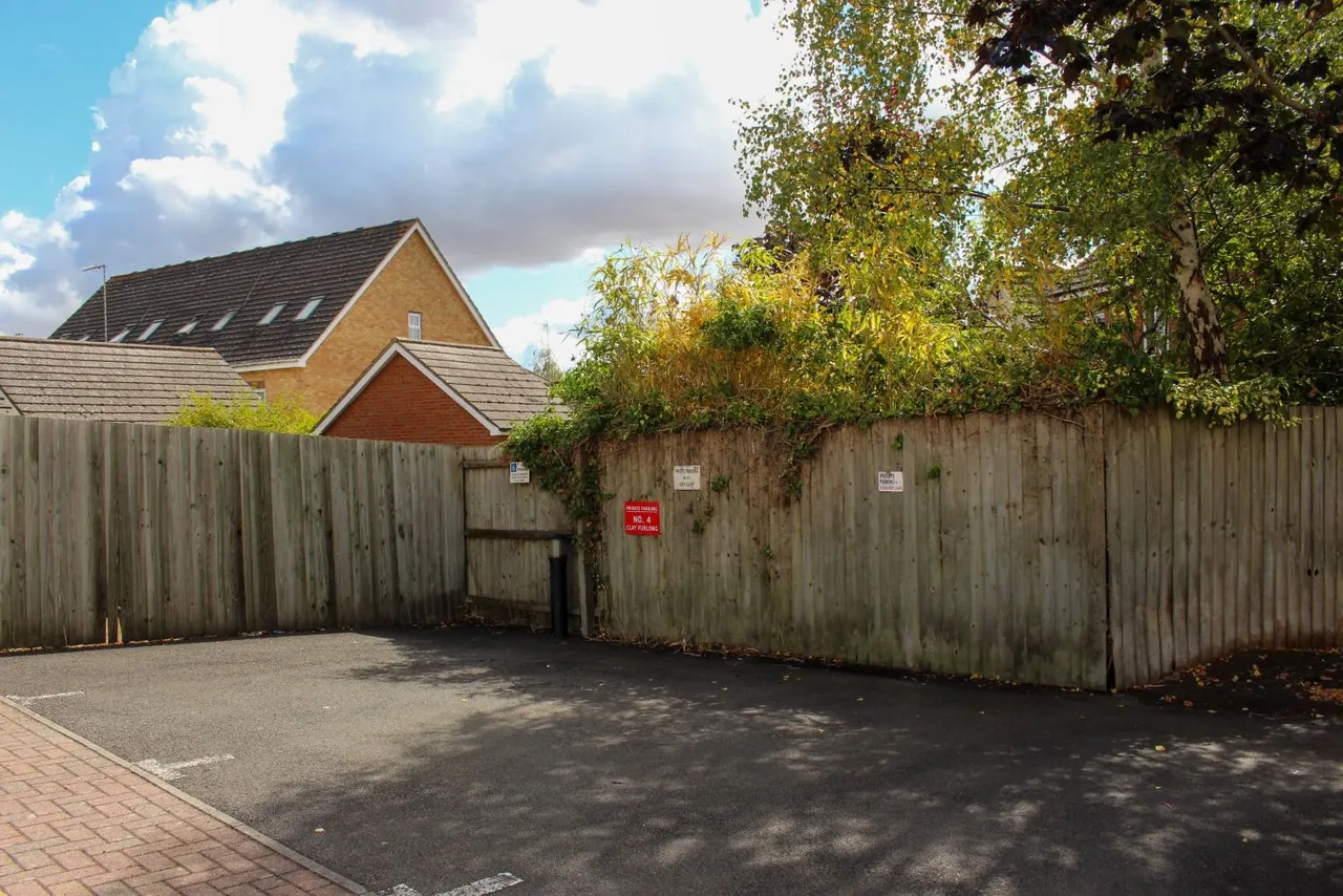Clay Furlong, Leighton Buzzard, LU7, photo 9