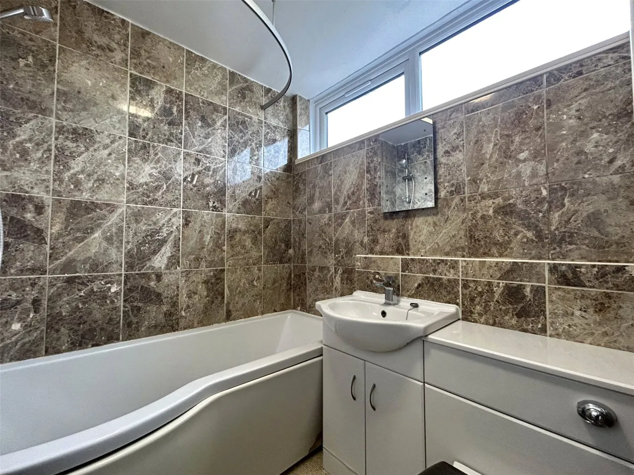Chaucer Road, Farnborough, Hampshire, GU14 8SP, photo 5