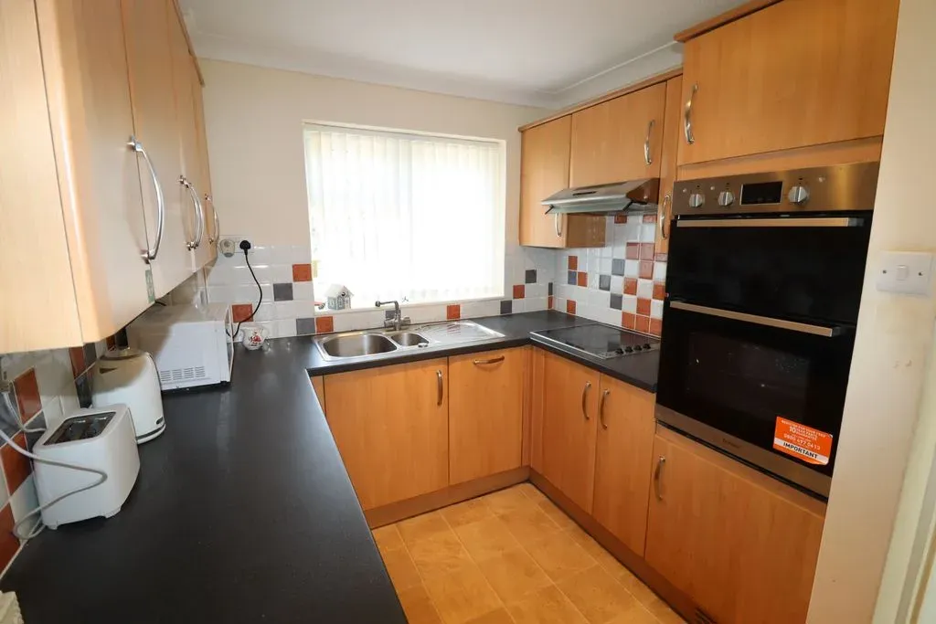 Birkdale Close, Bletchley, Milton Keynes, Buckinghamshire, MK3 7RF, photo 2