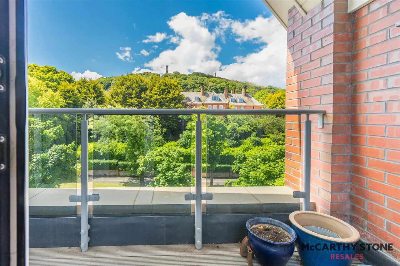 1 bed flat for sale, Filey Road, Scarborough, YO11