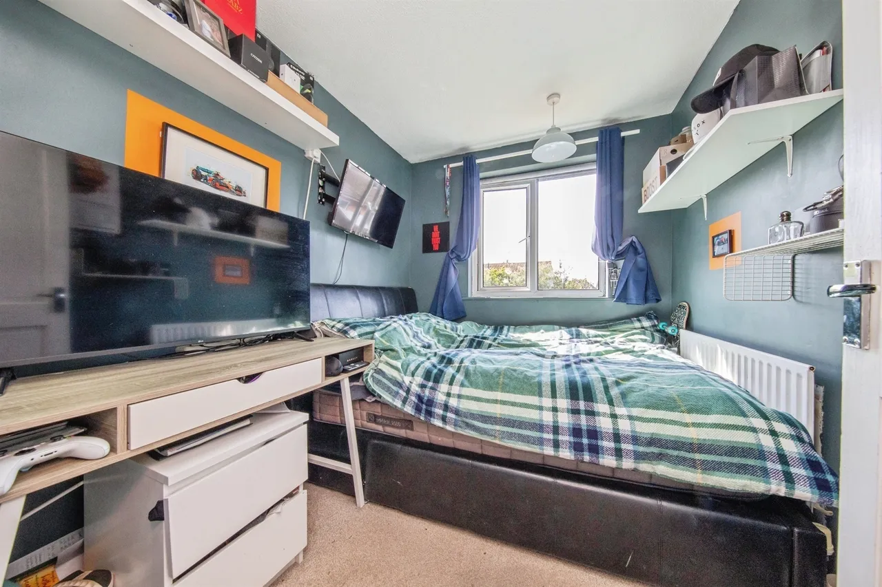 Ravensdale, CLACTON-ON-SEA, photo 10