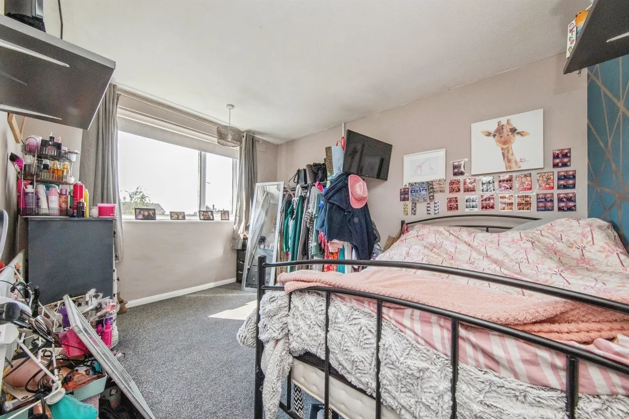 Ravensdale, CLACTON-ON-SEA, photo 9