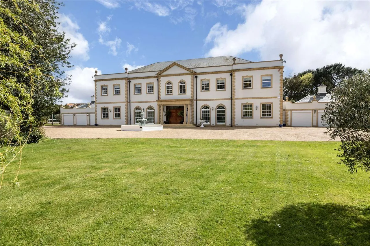 6 bed house for sale — High Street, Angmering, Littlehampton, West Sussex, BN16 4AW