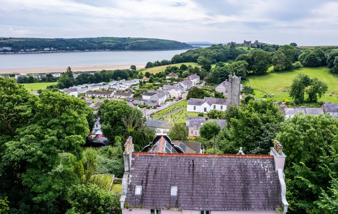 Hill House, Llansteffan, SA33, photo 43