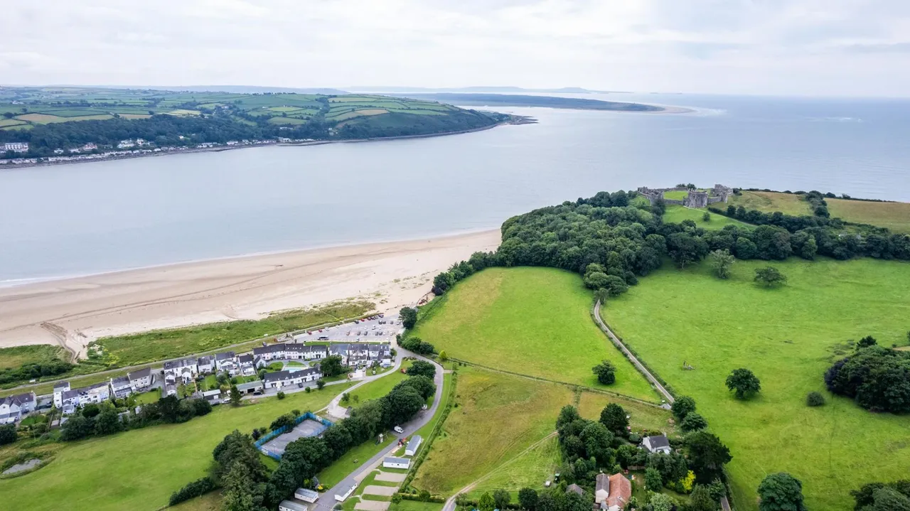 Hill House, Llansteffan, SA33, photo 40