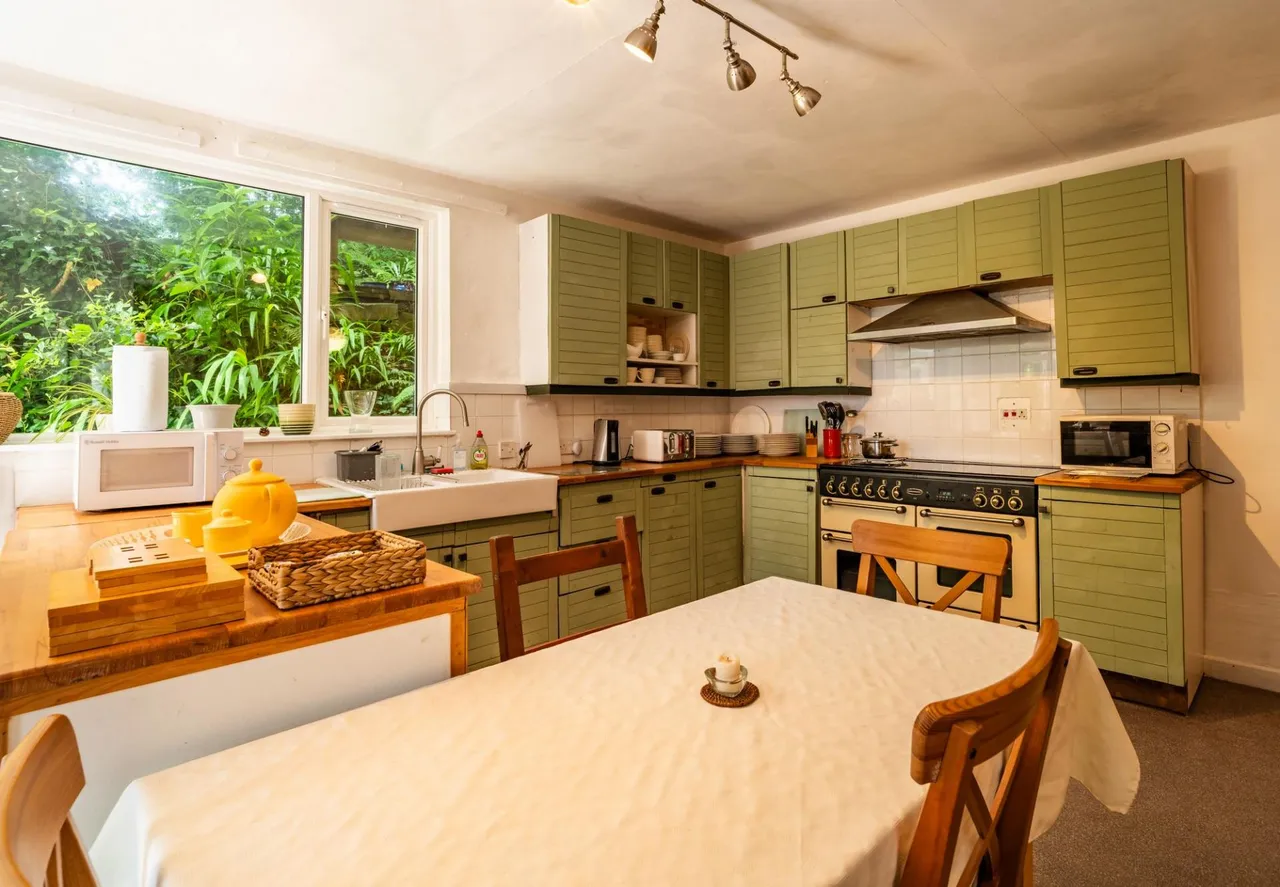 Hill House, Llansteffan, SA33, photo 20