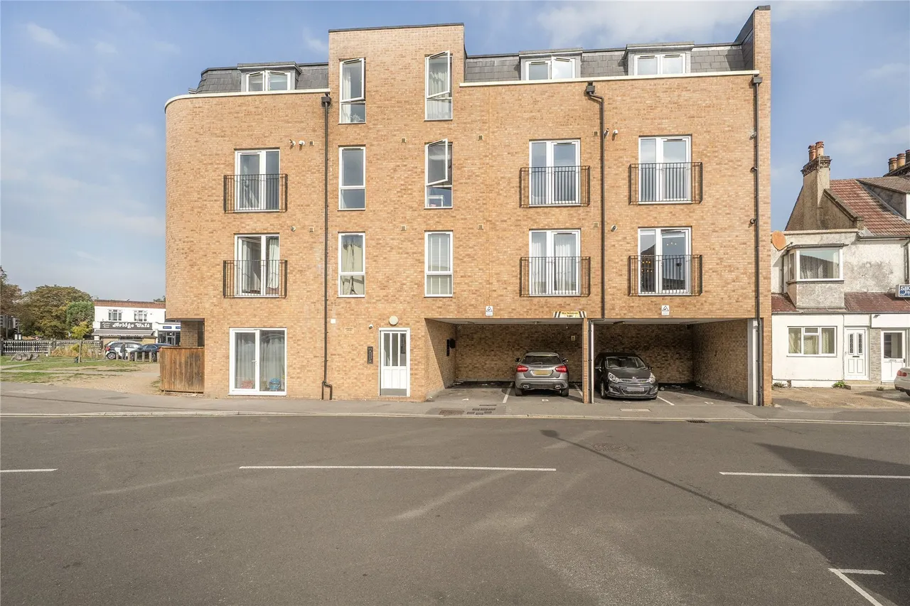 2 bed flat for sale, Martins Road, Bromley, BR2