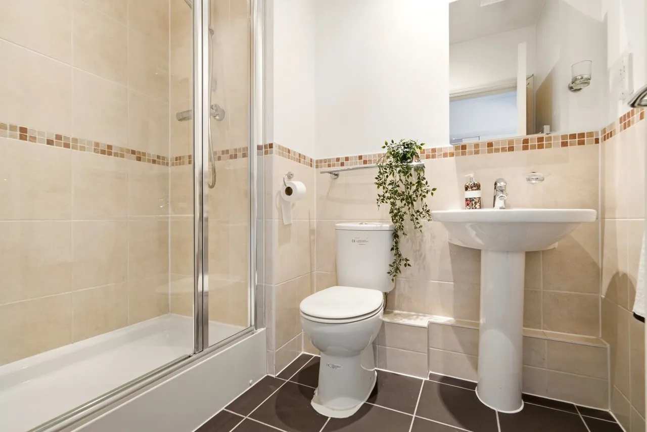 Boyes Crescent, Napsbury Park, AL2, photo 18