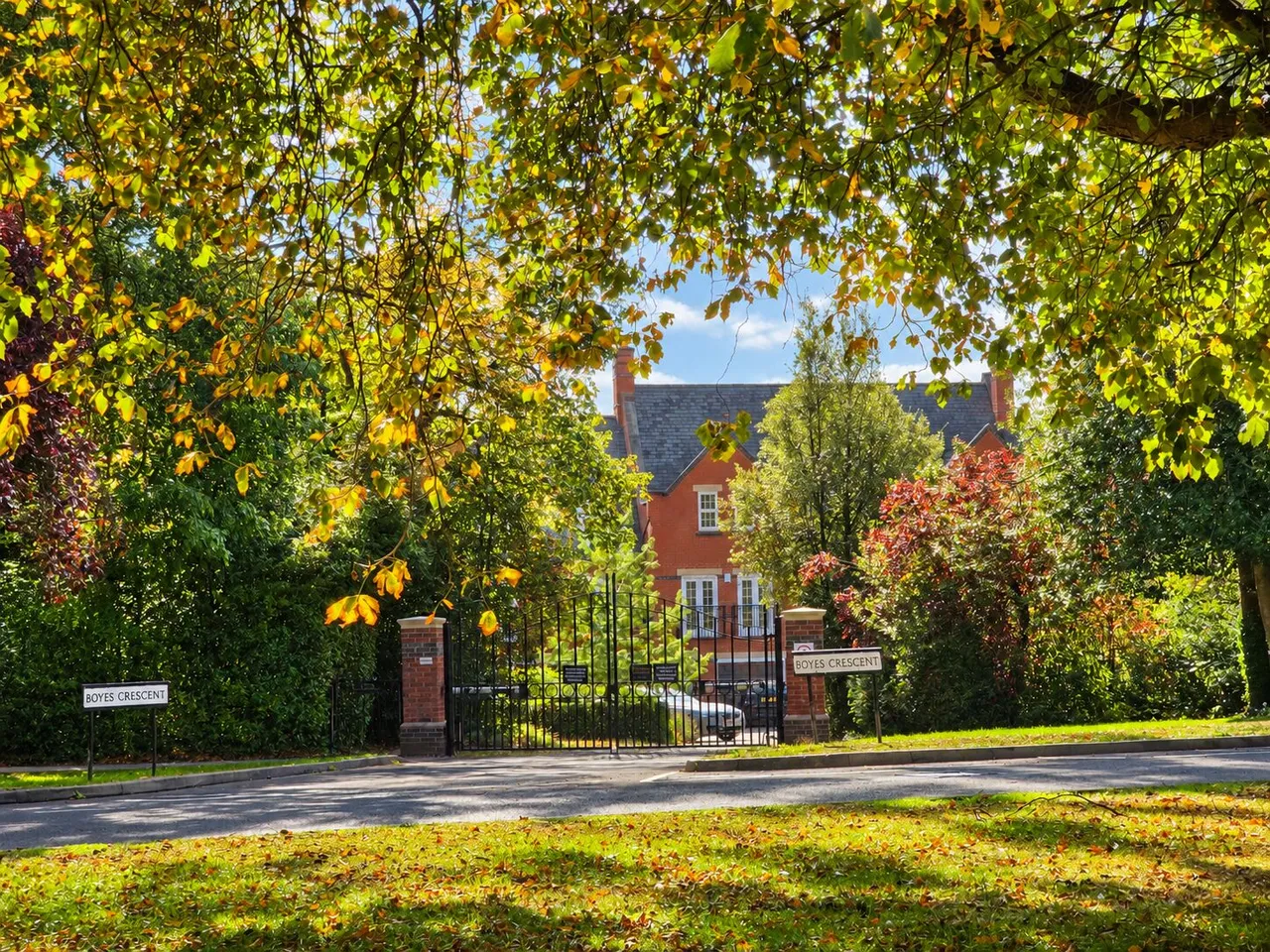 Boyes Crescent, Napsbury Park, AL2, photo 24