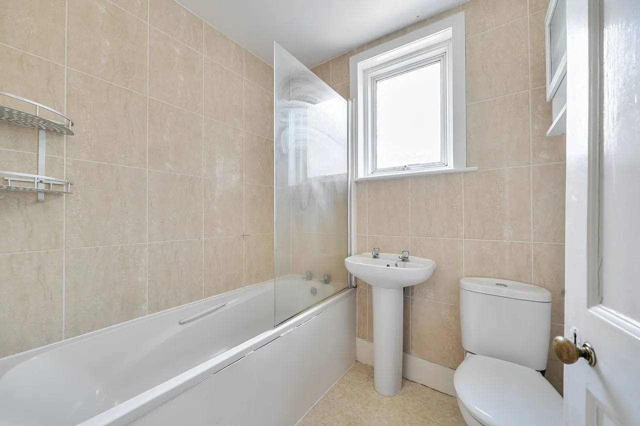 London Road, Pulborough, RH20, photo 3