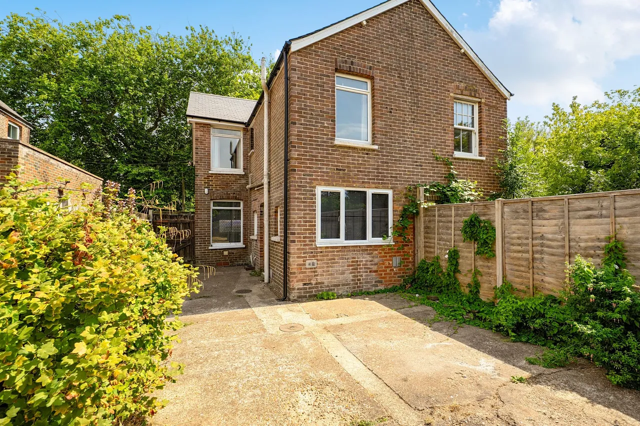 London Road, Pulborough, RH20, photo 10