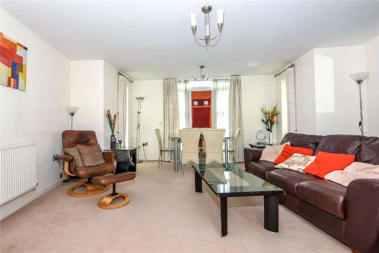 Trevelyan Court, Windsor, SL4, photo 2