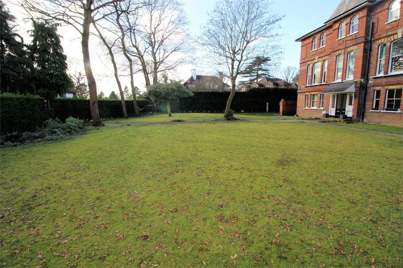 The Ridge, Woking, GU22, photo 6