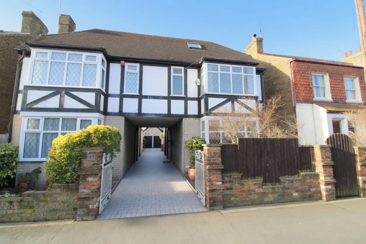 4 bed house to rent, Clarendon Road, Ashford