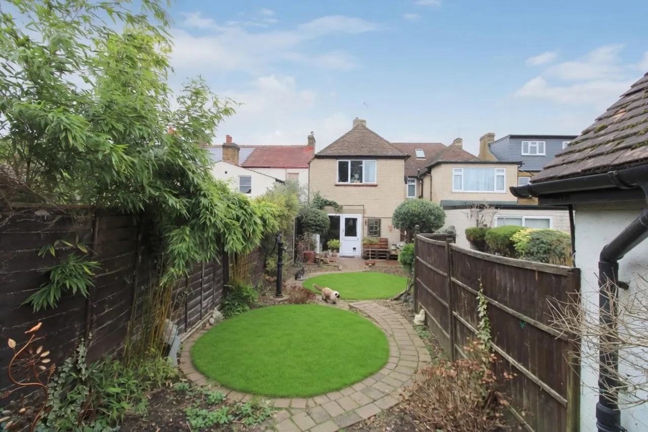 Clarendon Road, Ashford, photo 4